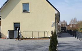 Kiel-Russee Familienwohnung, Lademöglichkeit, Co2 Frei
